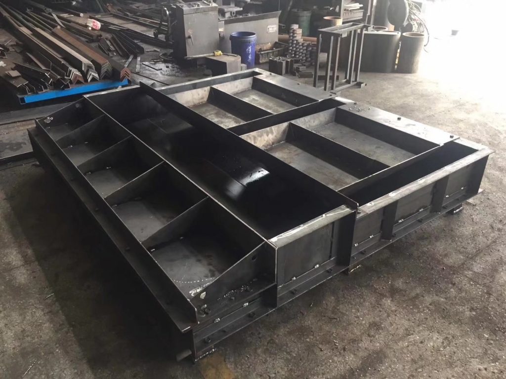 人行道擋板鋼模具澆筑原料的要求(圖1) 人行道擋板模具